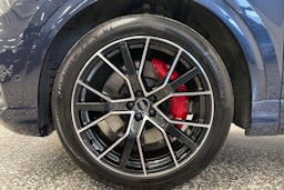 Sininen Audi Q8 2023 kuva 38.