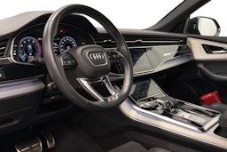 harmaa Audi Q8 2023 kuva 7.