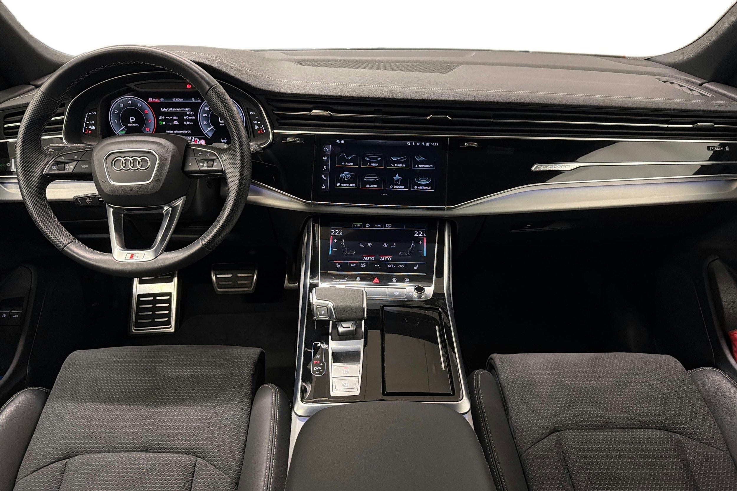 harmaa Audi Q8 2023 kuva 9.