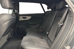 harmaa Audi Q8 2023 kuva 10.