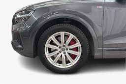 harmaa Audi Q8 2023 kuva 11.