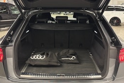 harmaa Audi Q8 2023 kuva 14.