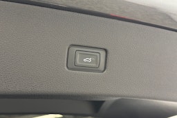 harmaa Audi Q8 2023 kuva 15.