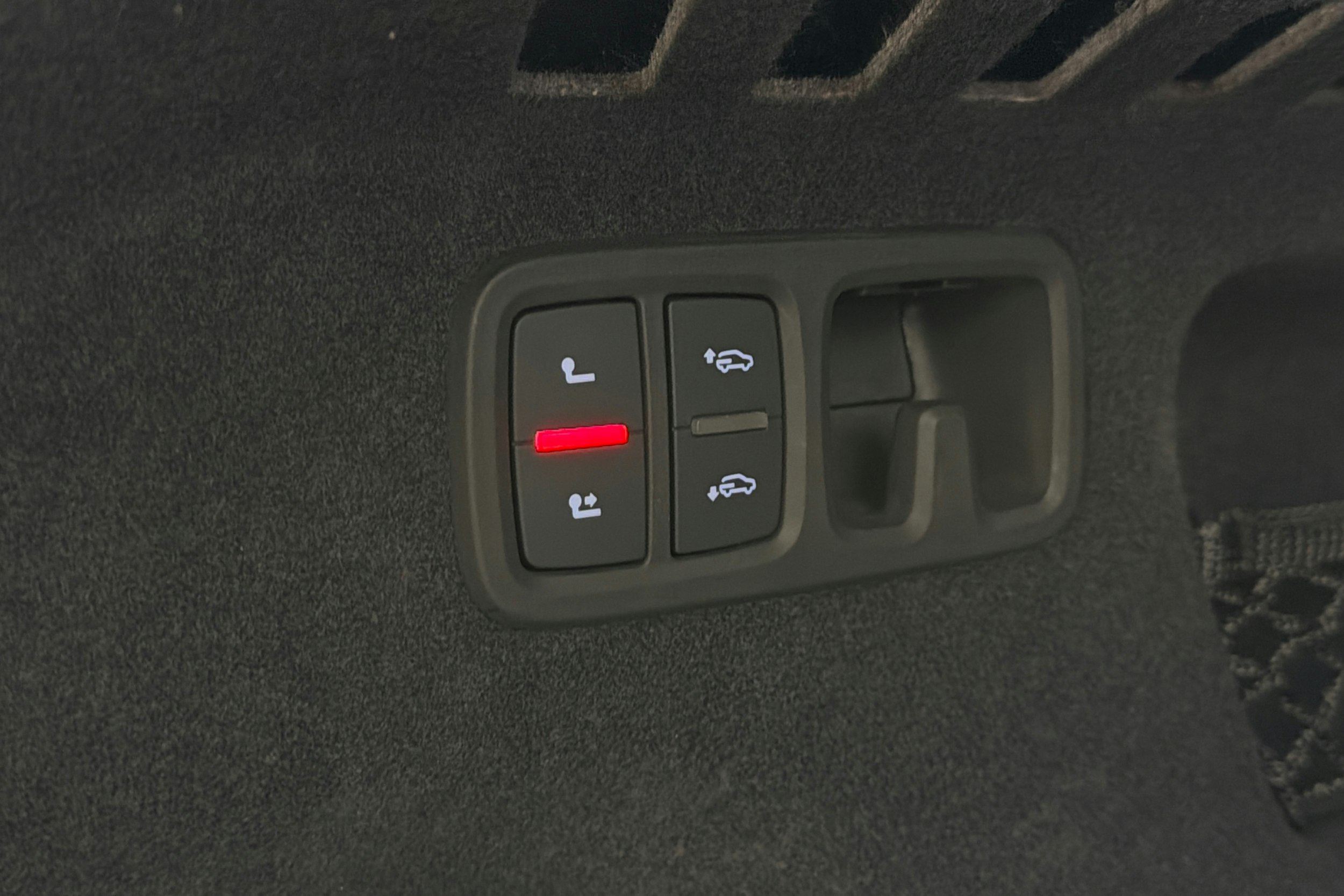 harmaa Audi Q8 2023 kuva 16.