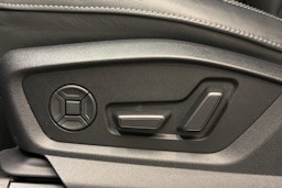 harmaa Audi Q8 2023 kuva 18.