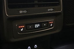 harmaa Audi Q8 2023 kuva 19.