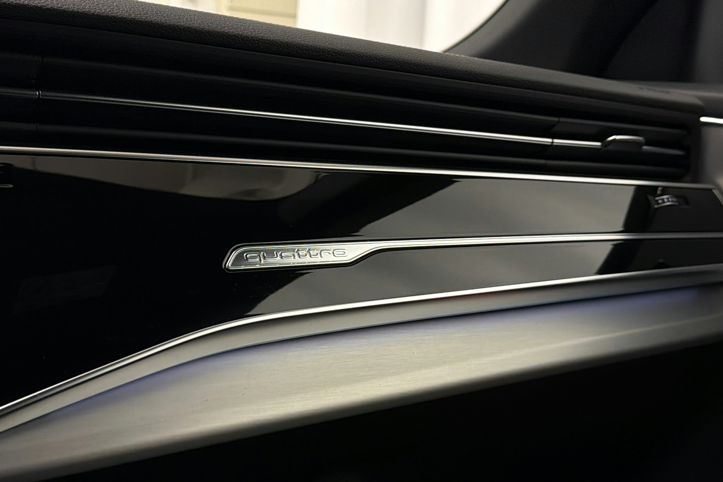 harmaa Audi Q8 2023 kuva 20.