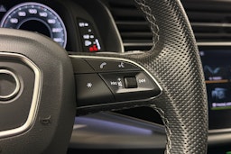 harmaa Audi Q8 2023 kuva 25.