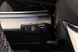 harmaa Audi Q8 2023 kuva 26.