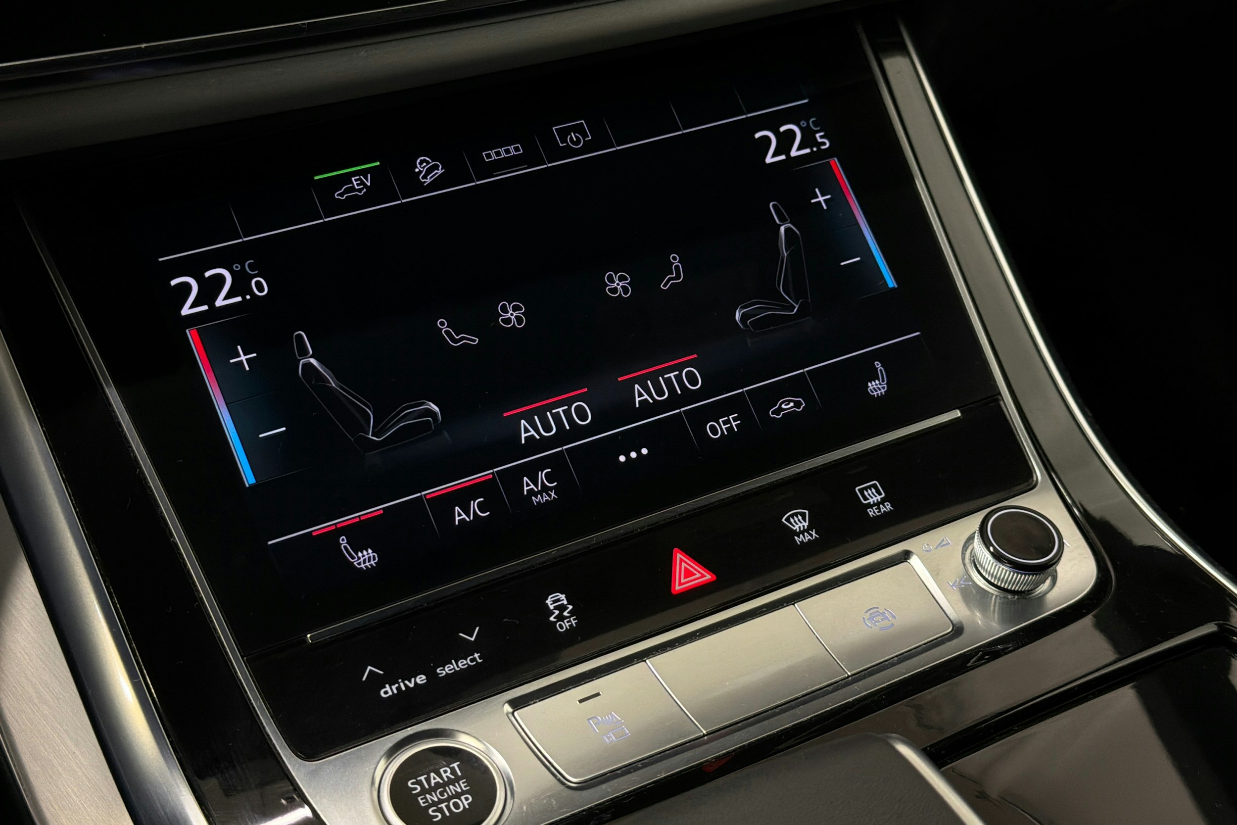 harmaa Audi Q8 2023 kuva 28.