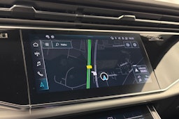 harmaa Audi Q8 2023 kuva 32.