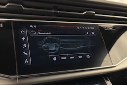 harmaa Audi Q8 2023 kuva 33.