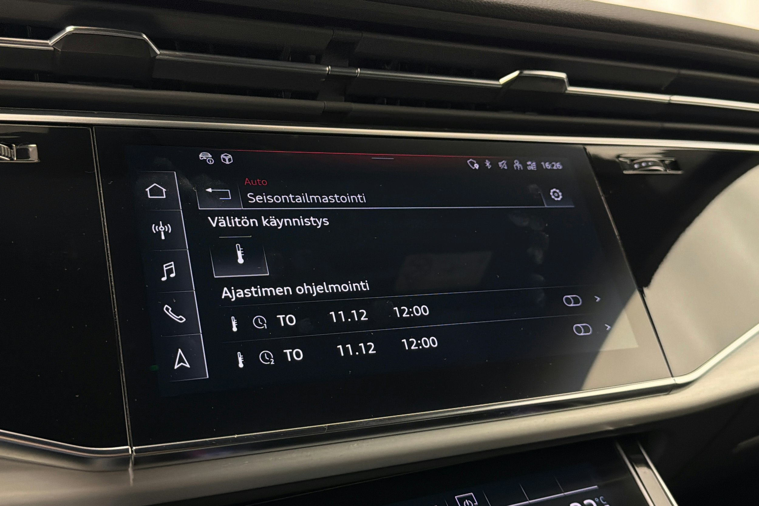 harmaa Audi Q8 2023 kuva 34.