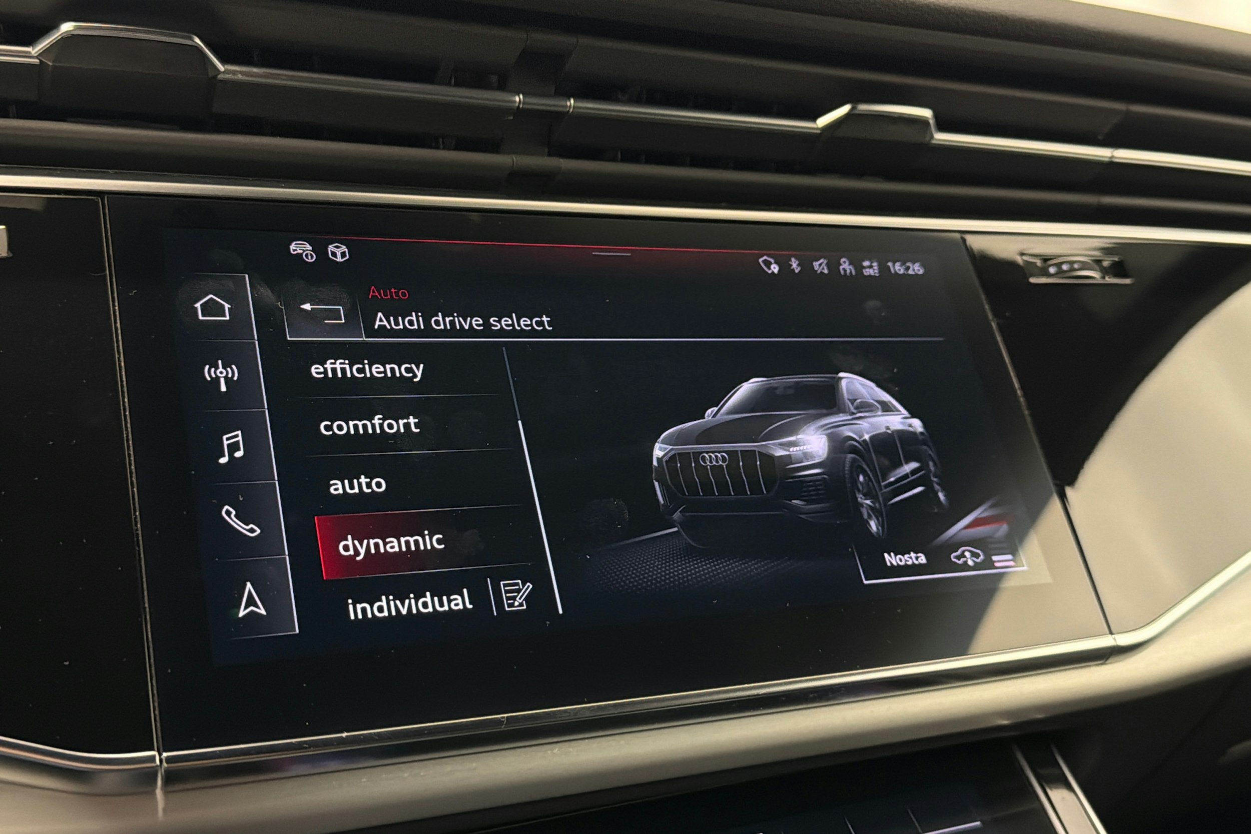 harmaa Audi Q8 2023 kuva 35.