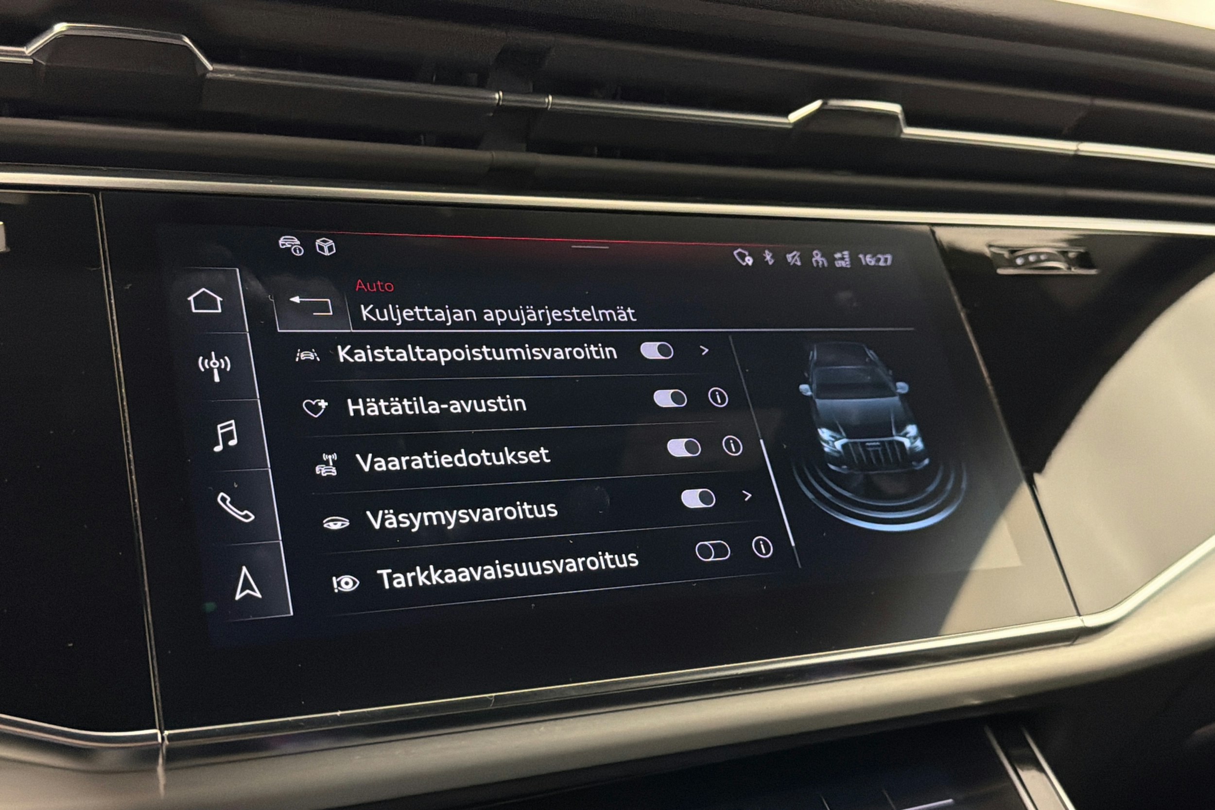 harmaa Audi Q8 2023 kuva 37.