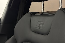 harmaa Audi Q8 2023 kuva 38.