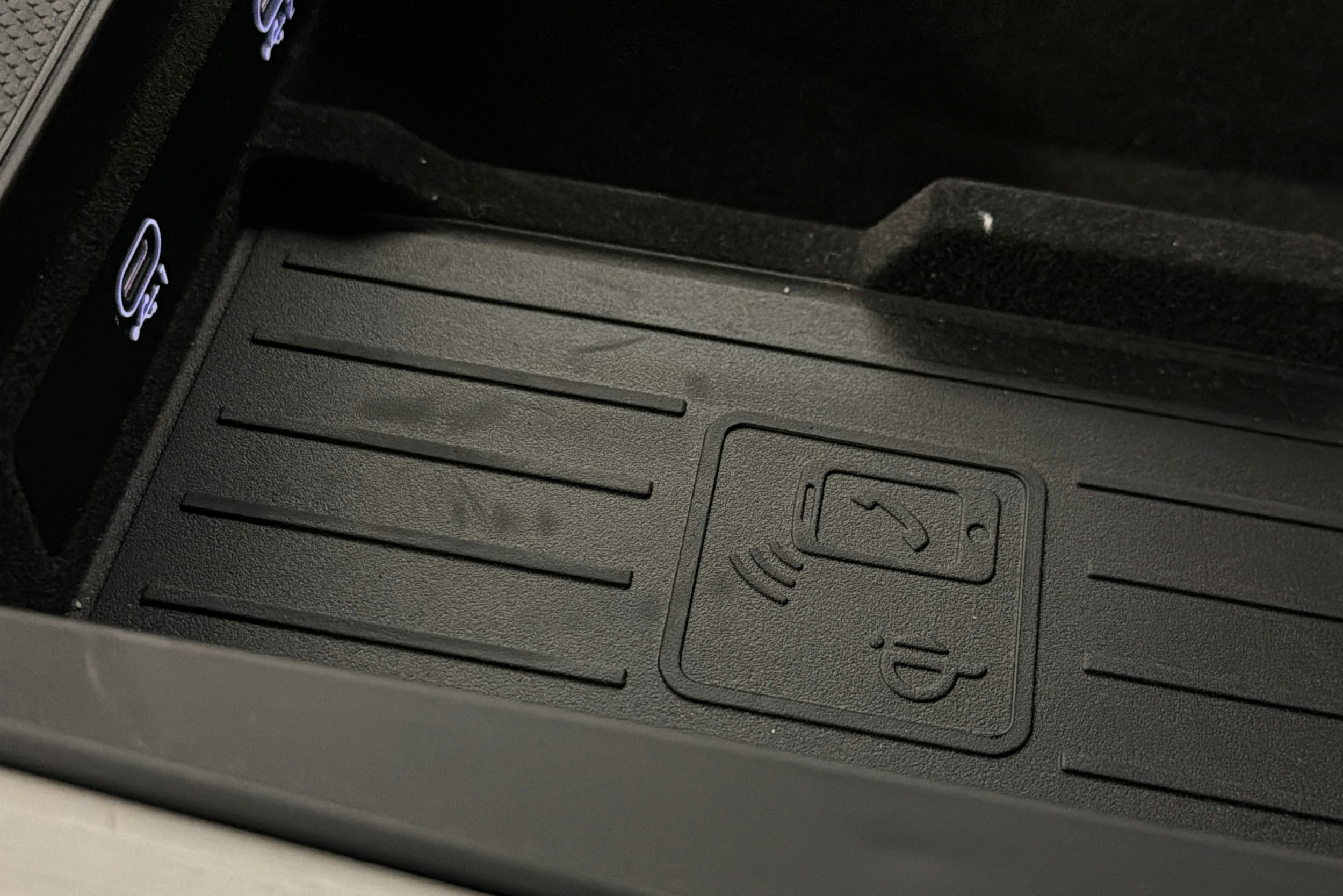 harmaa Audi Q8 2023 kuva 39.