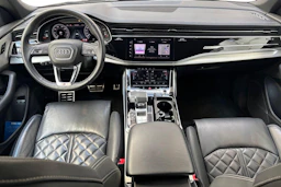 harmaa Audi Q8 2023 kuva 7.
