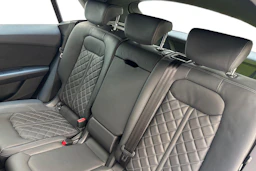 harmaa Audi Q8 2023 kuva 8.