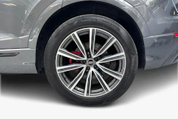 harmaa Audi Q8 2023 kuva 9.