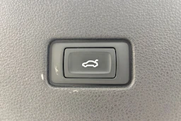 harmaa Audi Q8 2023 kuva 13.
