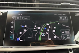 harmaa Audi Q8 2023 kuva 20.