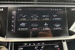 harmaa Audi Q8 2023 kuva 21.