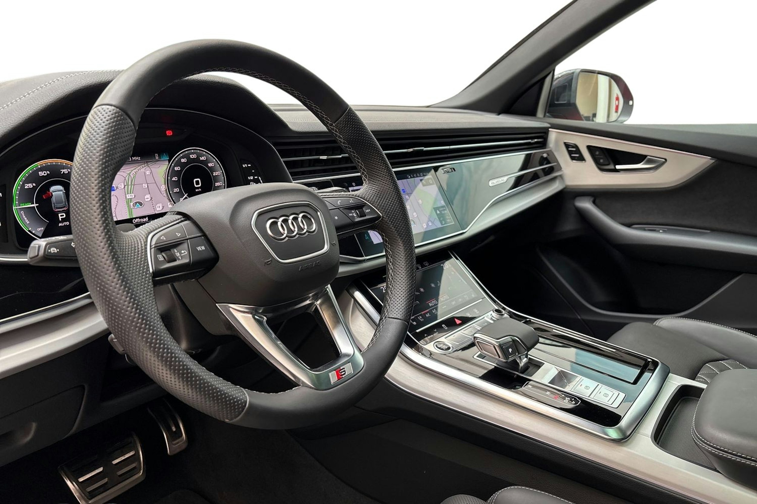 keltainen Audi Q8 2023 kuva 7.