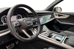 keltainen Audi Q8 2023 kuva 7.