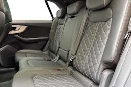 keltainen Audi Q8 2023 kuva 10.