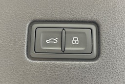 keltainen Audi Q8 2023 kuva 16.