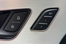 keltainen Audi Q8 2023 kuva 18.