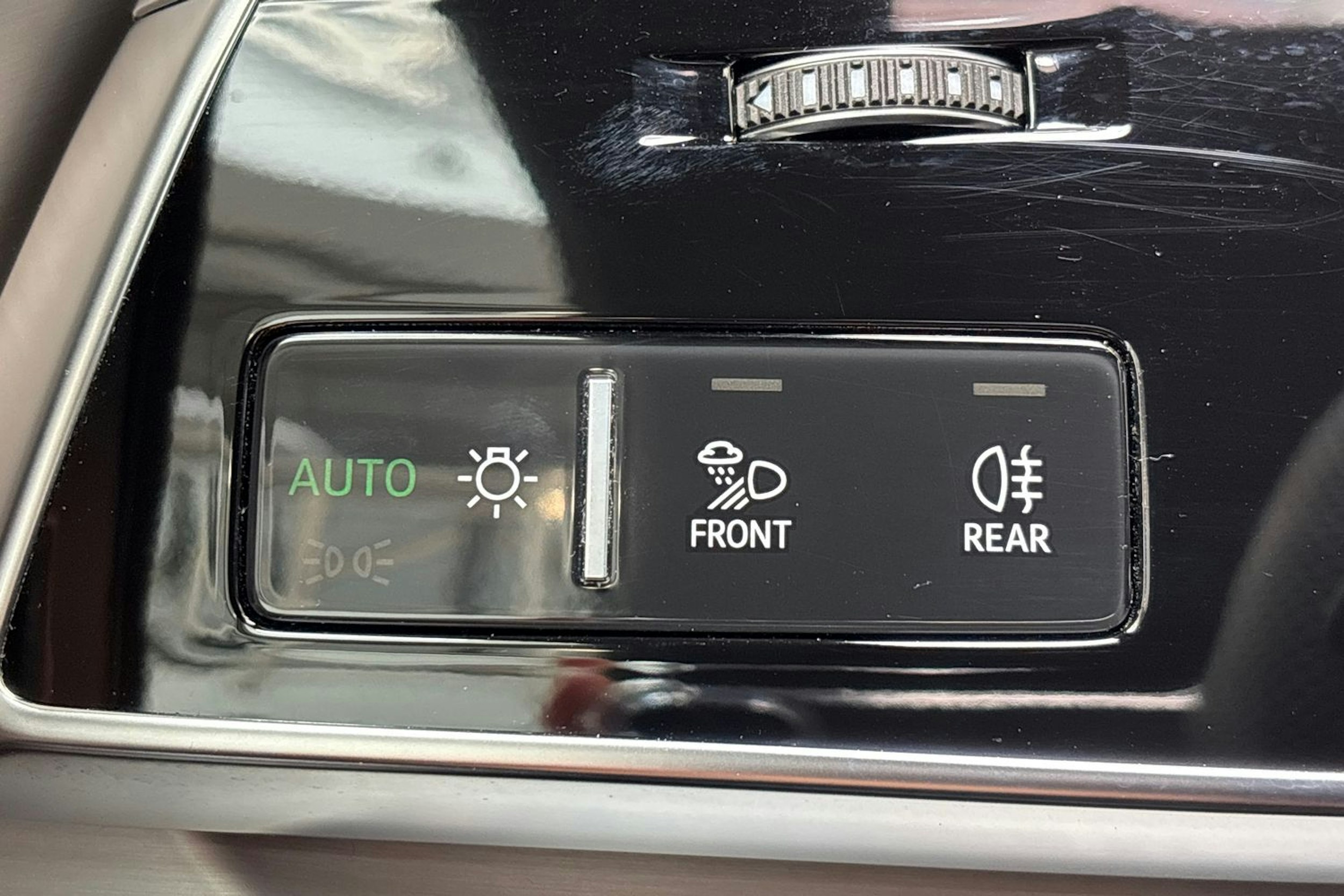 keltainen Audi Q8 2023 kuva 20.