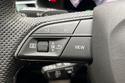 keltainen Audi Q8 2023 kuva 21.