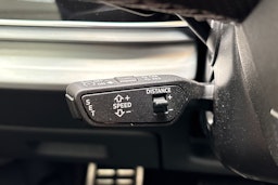 keltainen Audi Q8 2023 kuva 23.