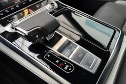 keltainen Audi Q8 2023 kuva 32.