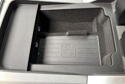 keltainen Audi Q8 2023 kuva 33.