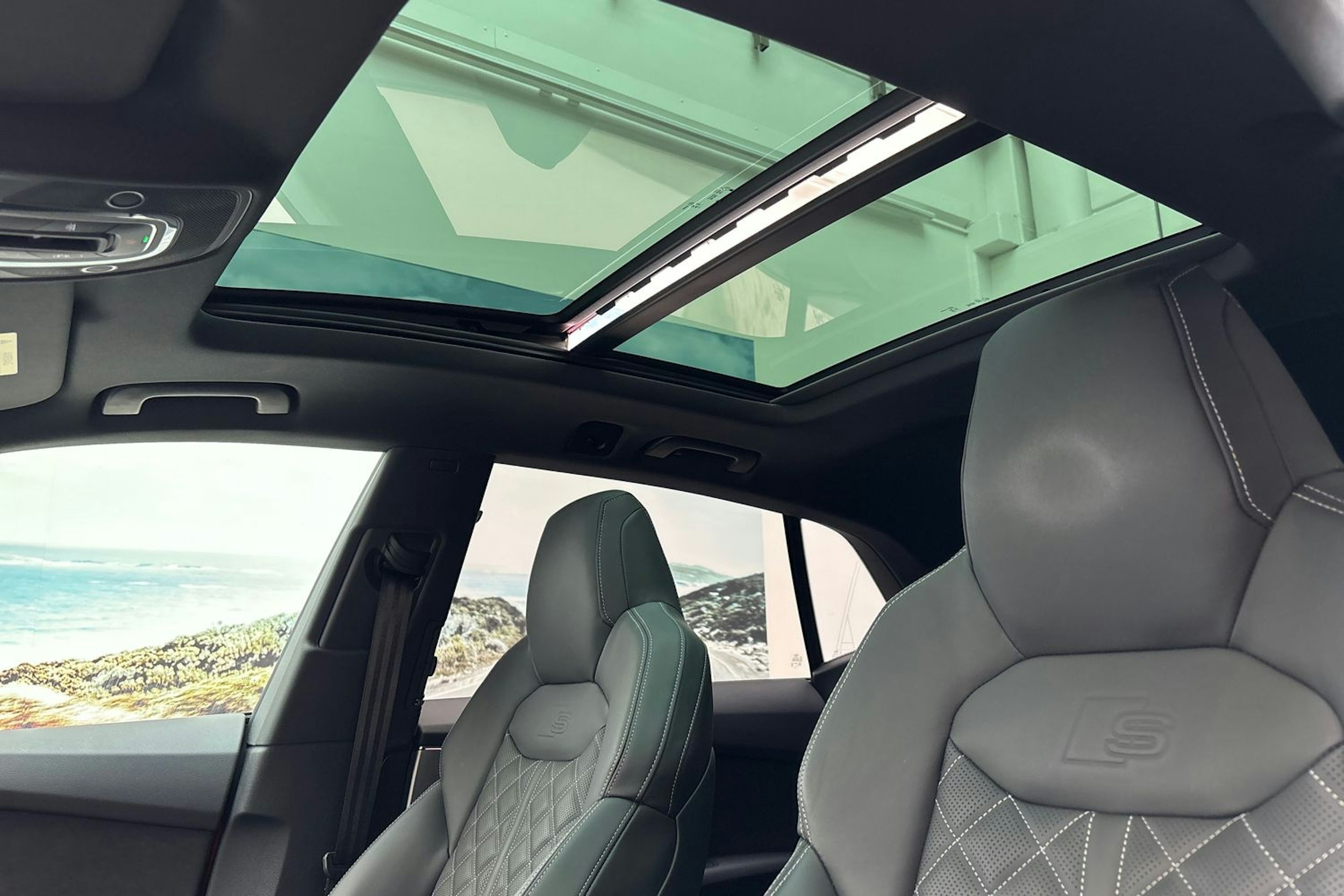 keltainen Audi Q8 2023 kuva 35.