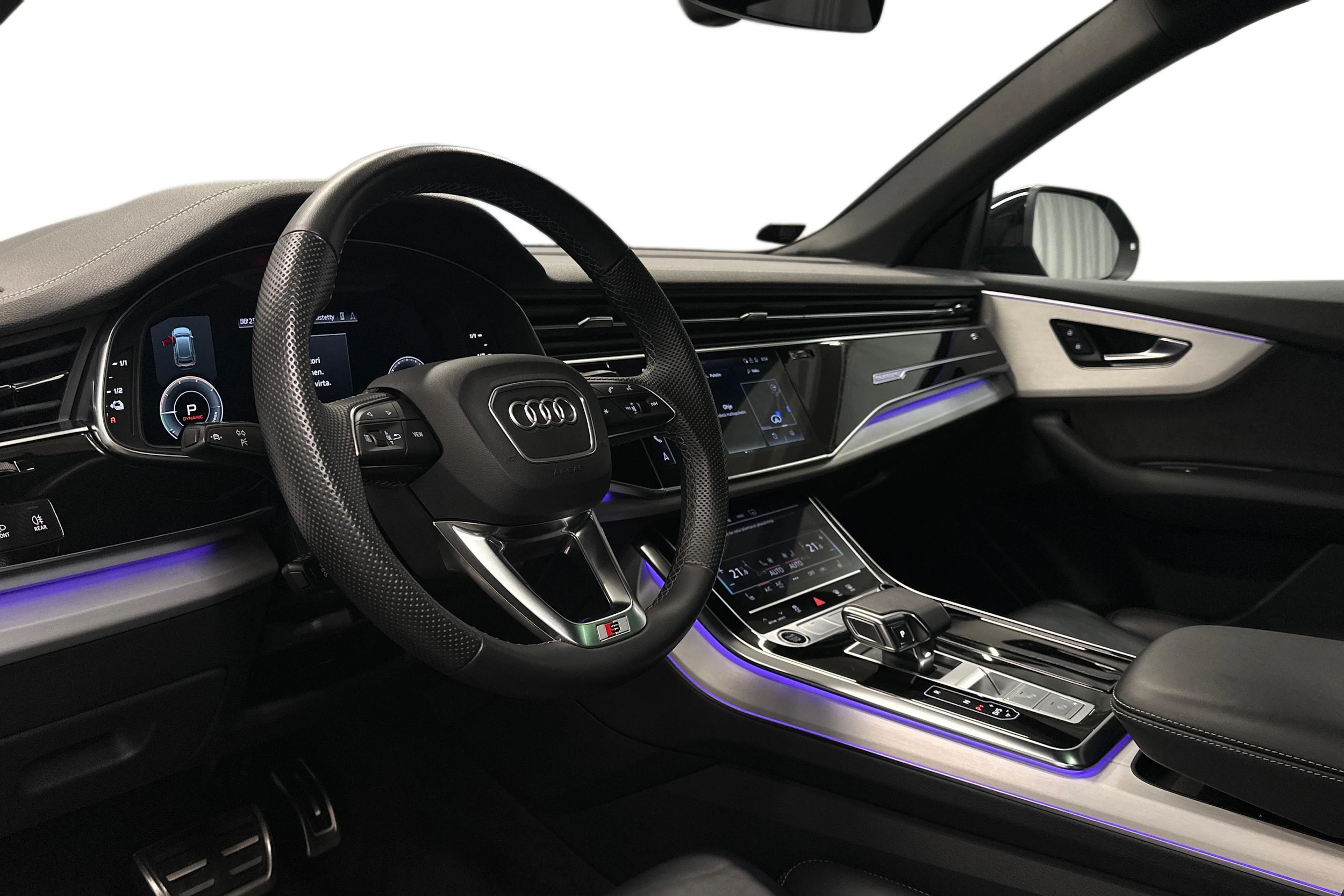 harmaa Audi Q8 2023 kuva 6.