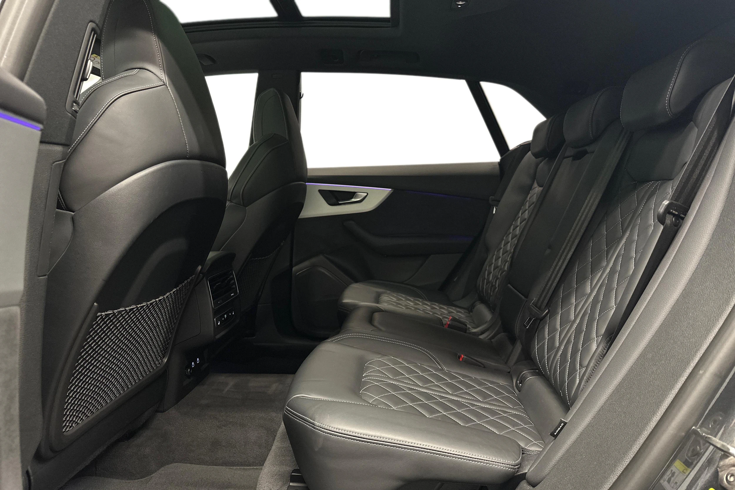 harmaa Audi Q8 2023 kuva 8.