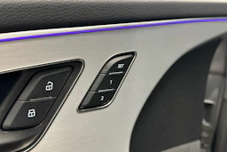 harmaa Audi Q8 2023 kuva 17.
