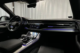 harmaa Audi Q8 2023 kuva 18.