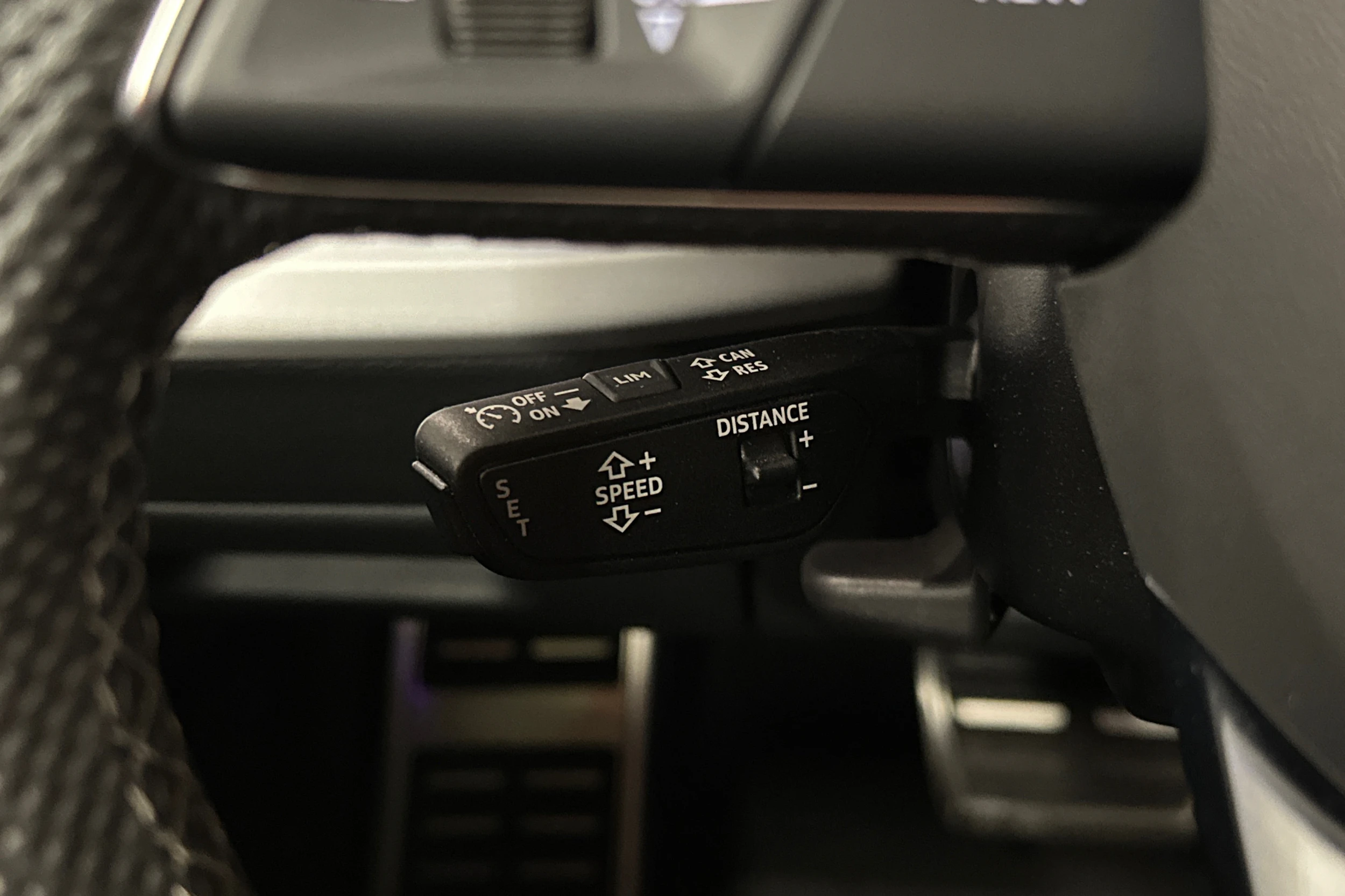 harmaa Audi Q8 2023 kuva 22.