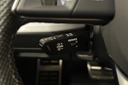 harmaa Audi Q8 2023 kuva 22.