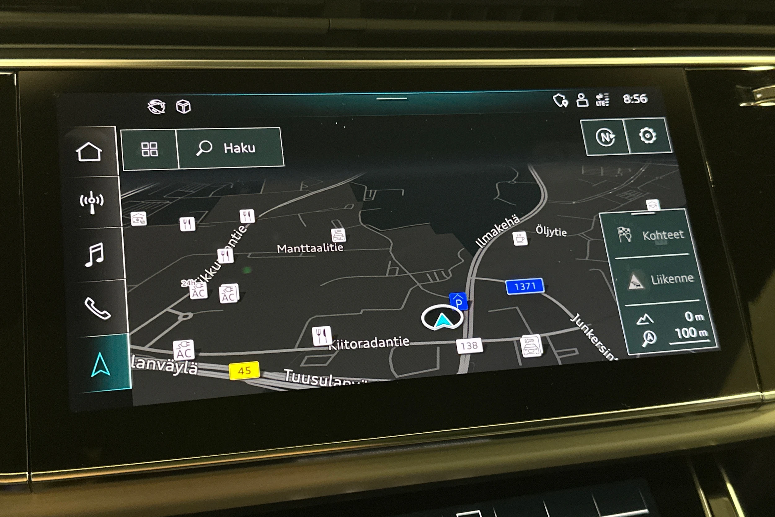 harmaa Audi Q8 2023 kuva 24.