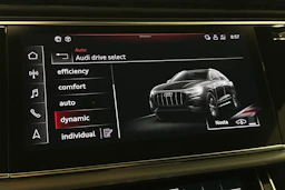 harmaa Audi Q8 2023 kuva 26.