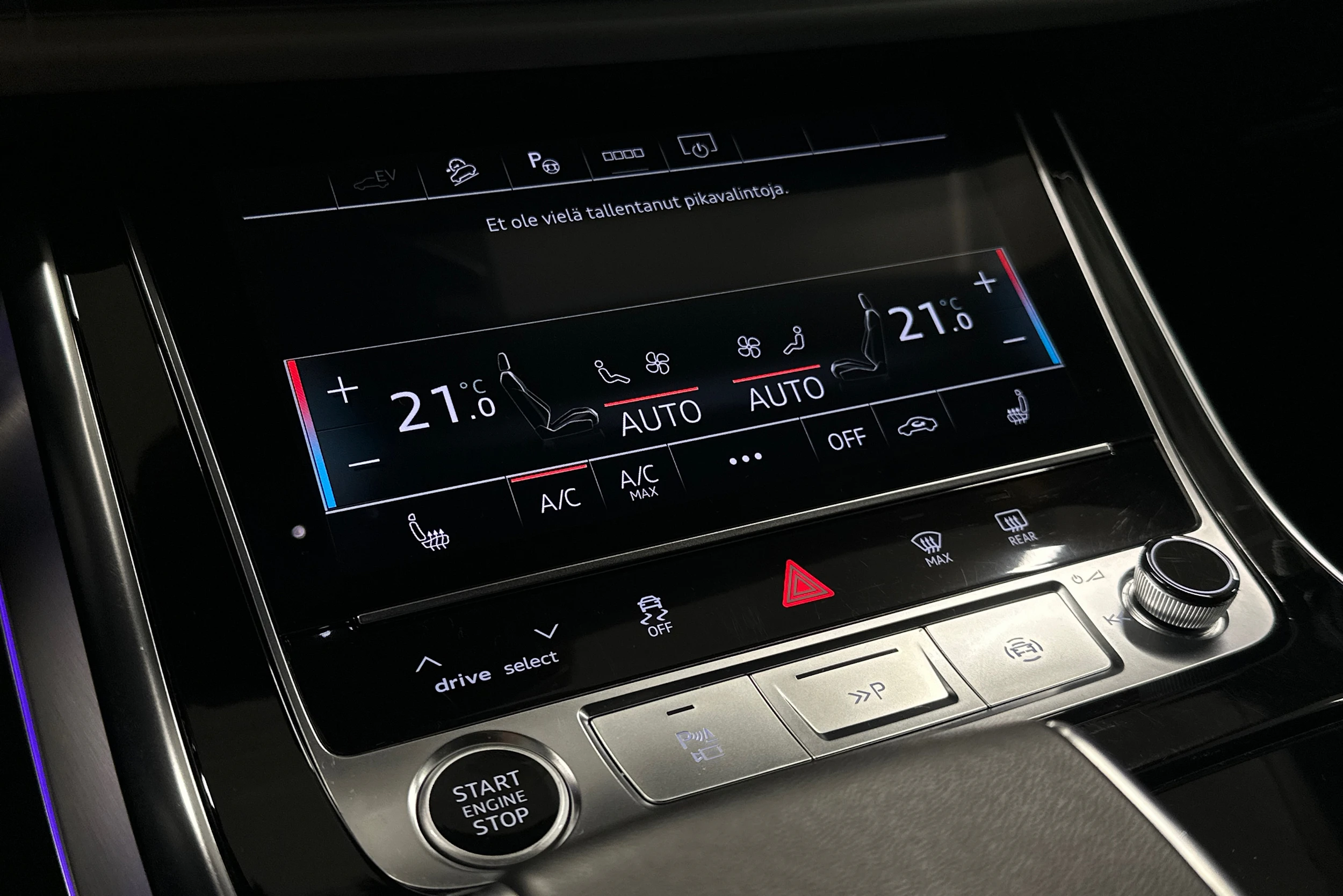 harmaa Audi Q8 2023 kuva 32.