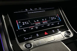 harmaa Audi Q8 2023 kuva 32.