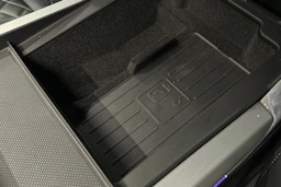 harmaa Audi Q8 2023 kuva 34.
