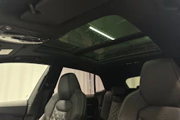 harmaa Audi Q8 2023 kuva 35.